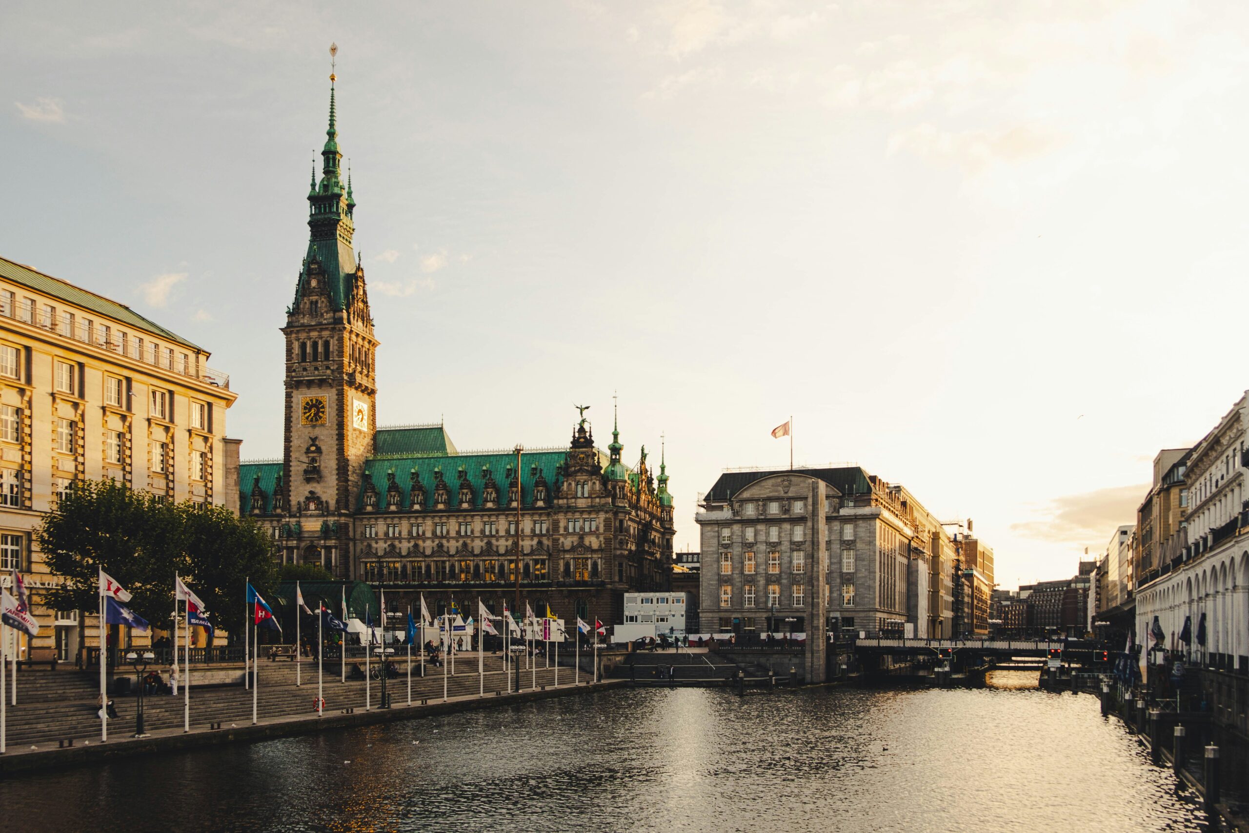 Ayuntamiento de Hamburgo y Rathausplatz