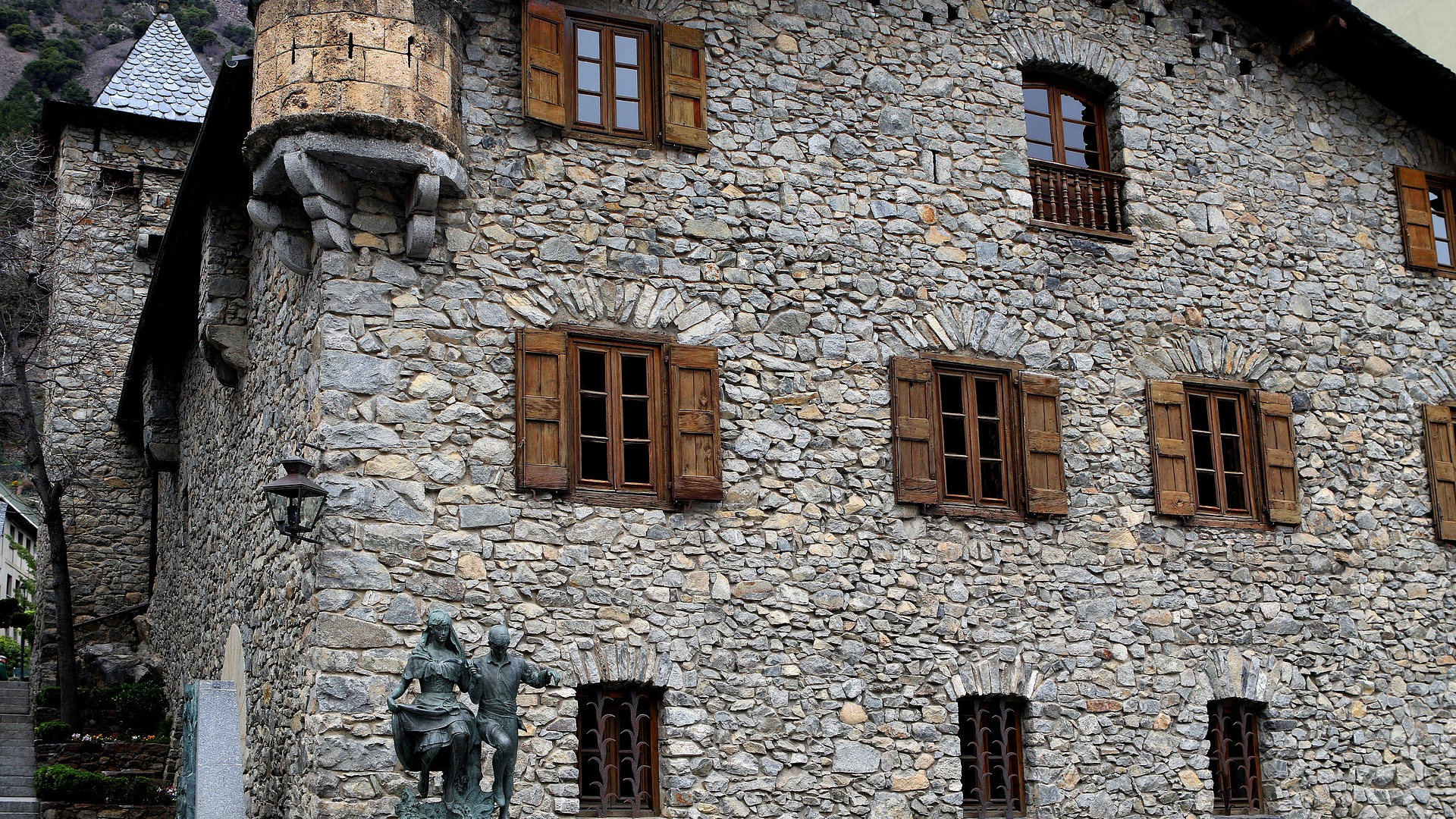 Fachada de la Casa de la Vall