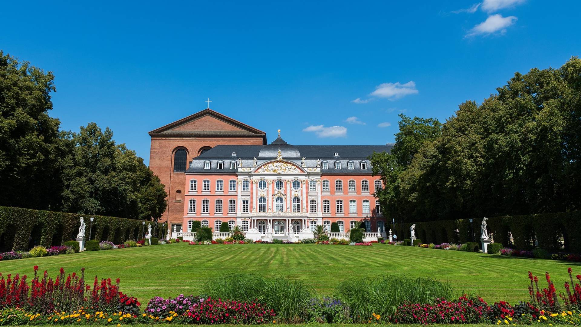 Kurfürstliches Palais y Basílica de Constantino