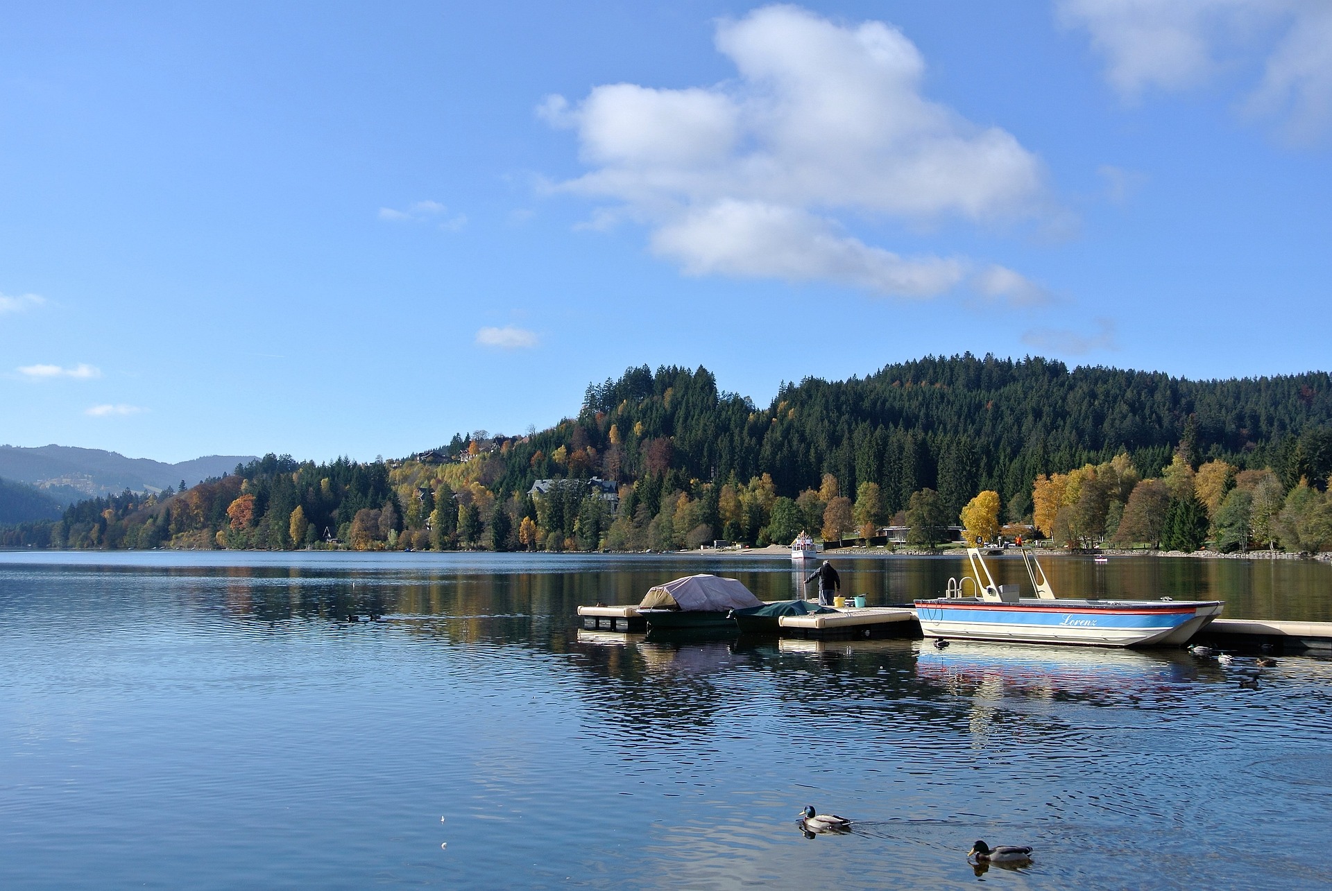 El lago Titisee y sus preciosos paisajes.