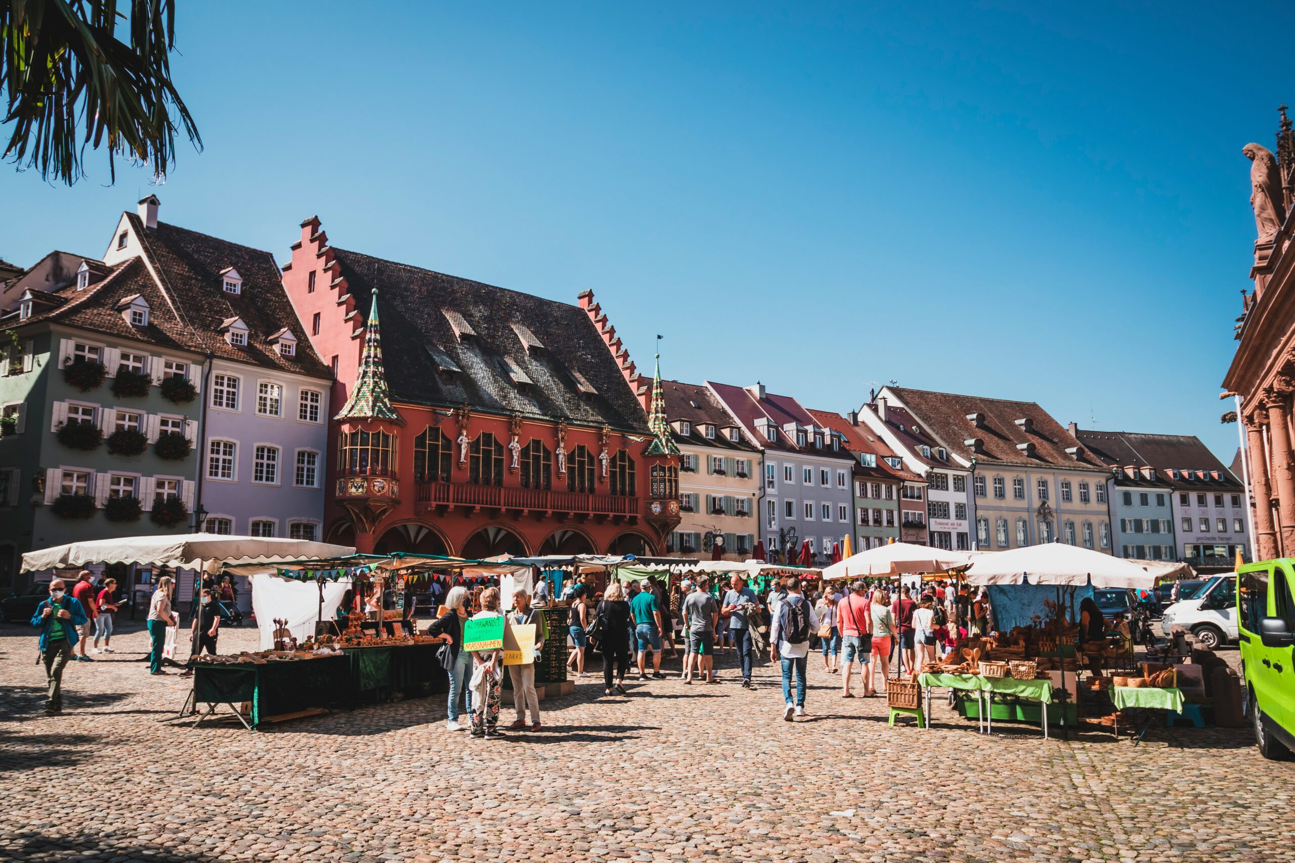 Mercadillo en la concurrida Münstermarkt