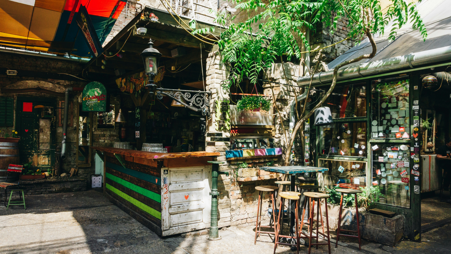 Uno de los ruin bars en el barrio judío.