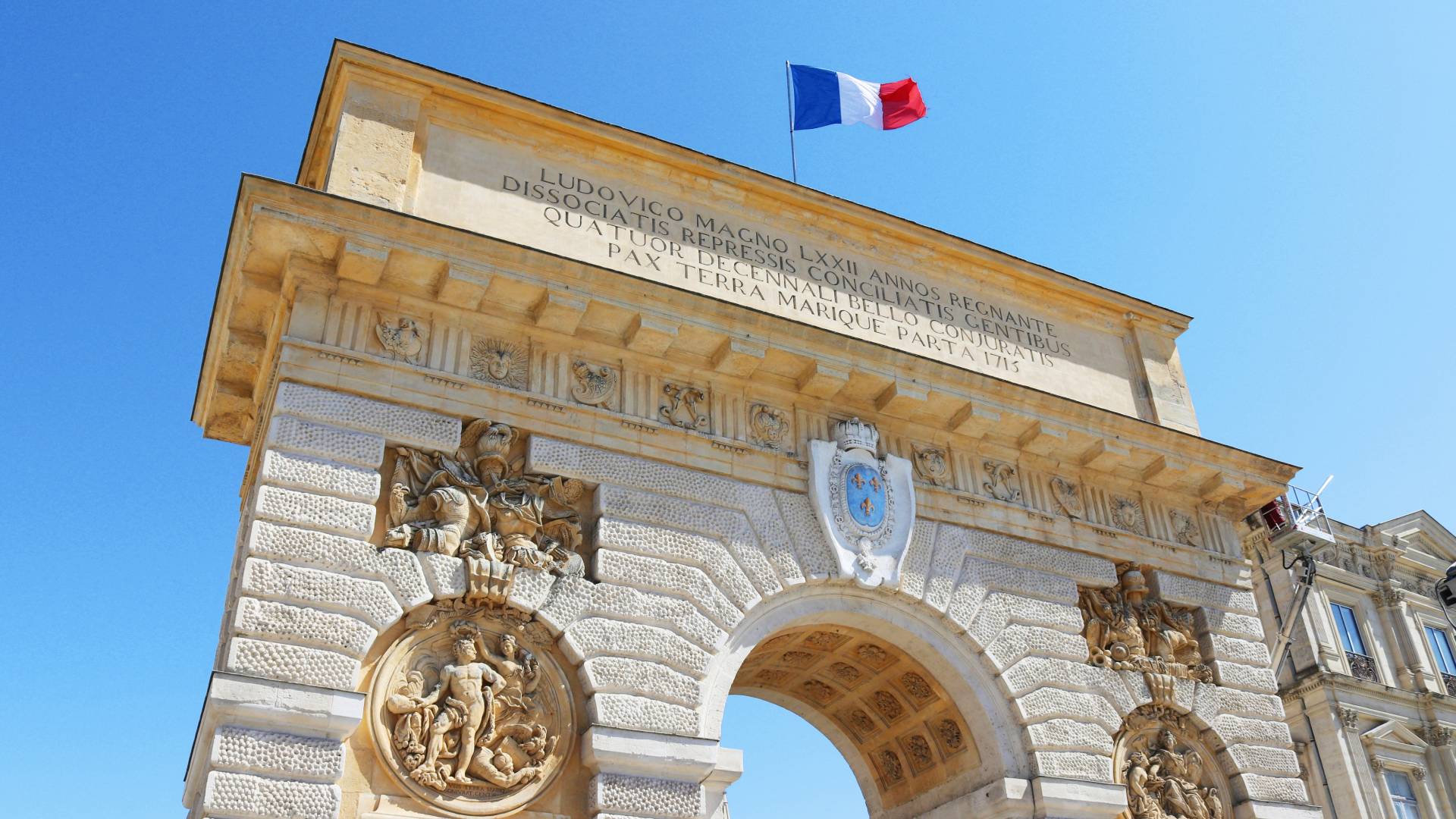 El imponente Arco del Triunfo de Montpellier.