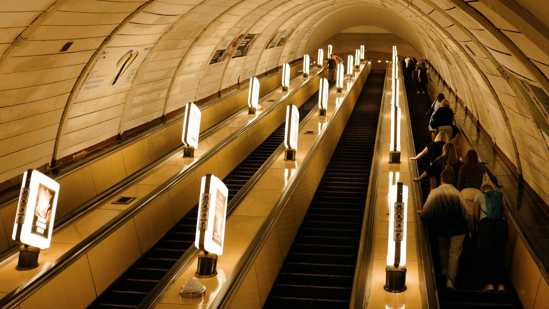 La estación de Arsenalna es la más profunda del mundo.