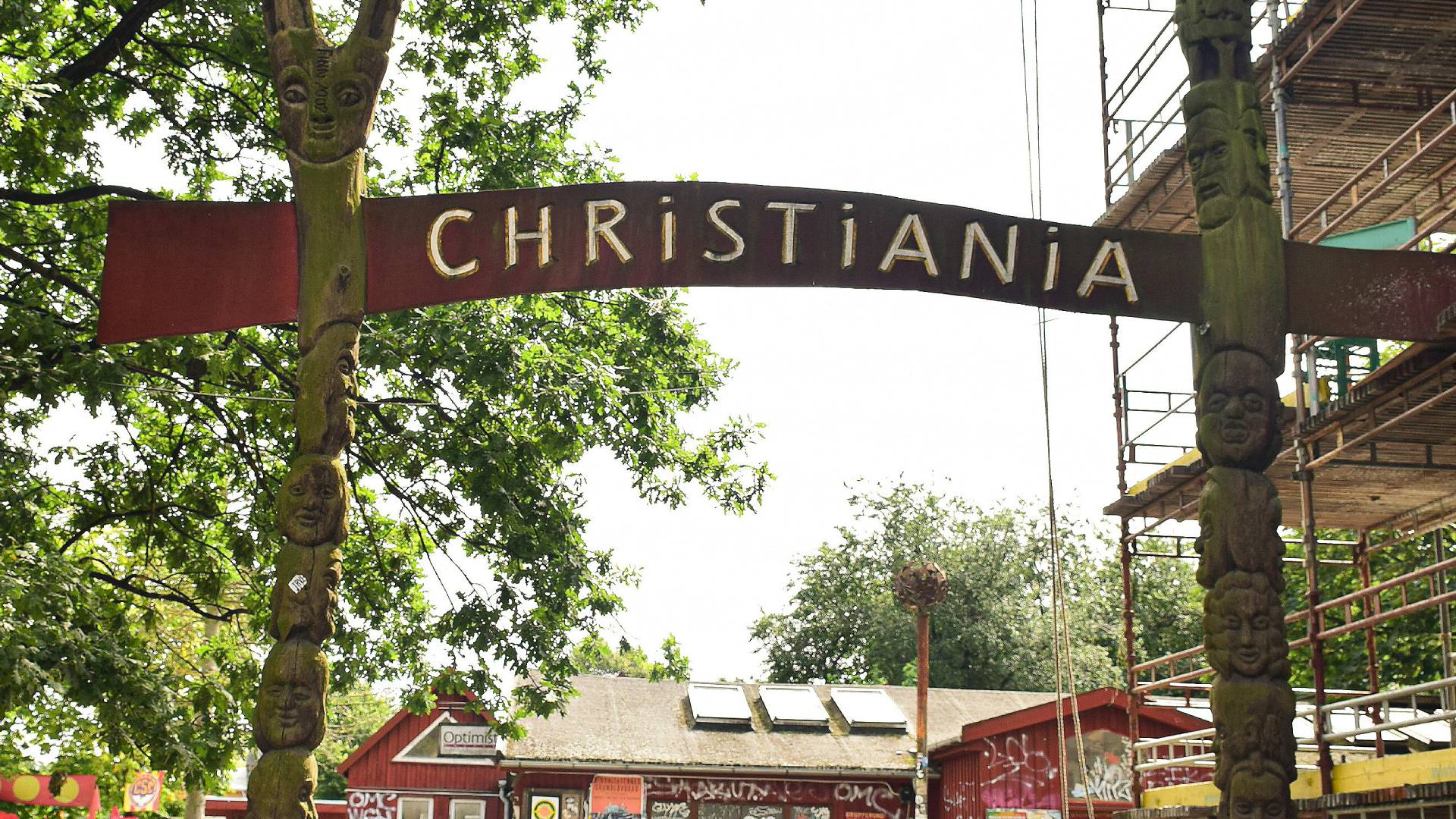 Cartel de bienvenida a Christiania.