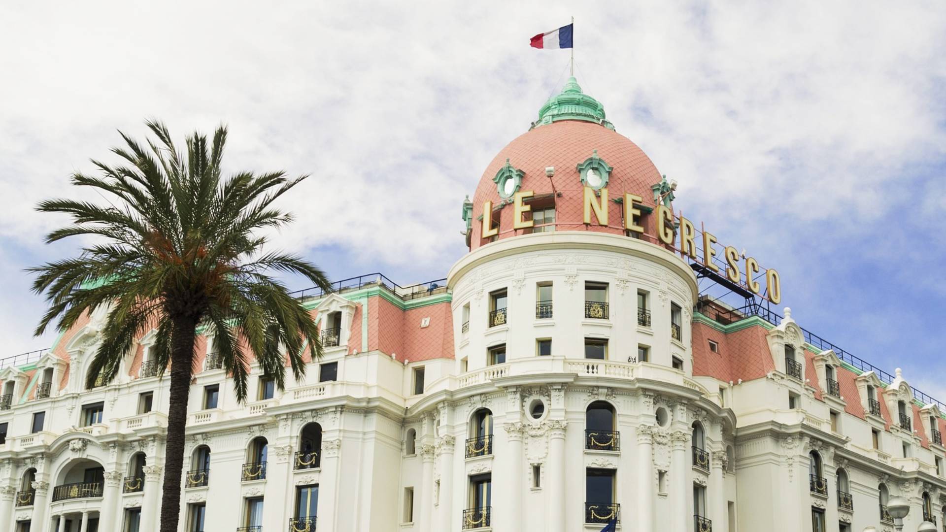 Hotel Le Negresco en el Paseo de los Ingleses.