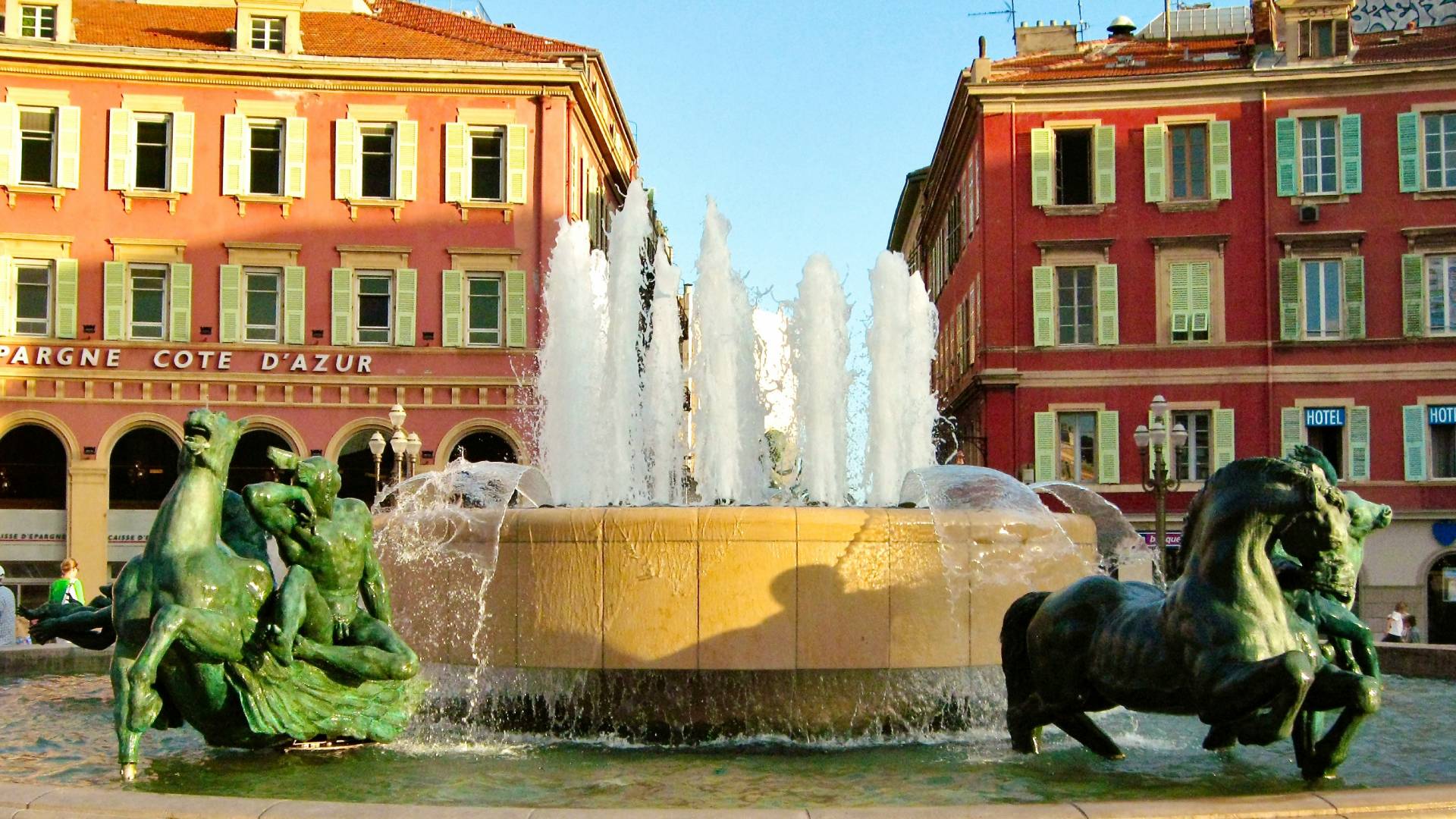 Fuente en la Place Masséna.