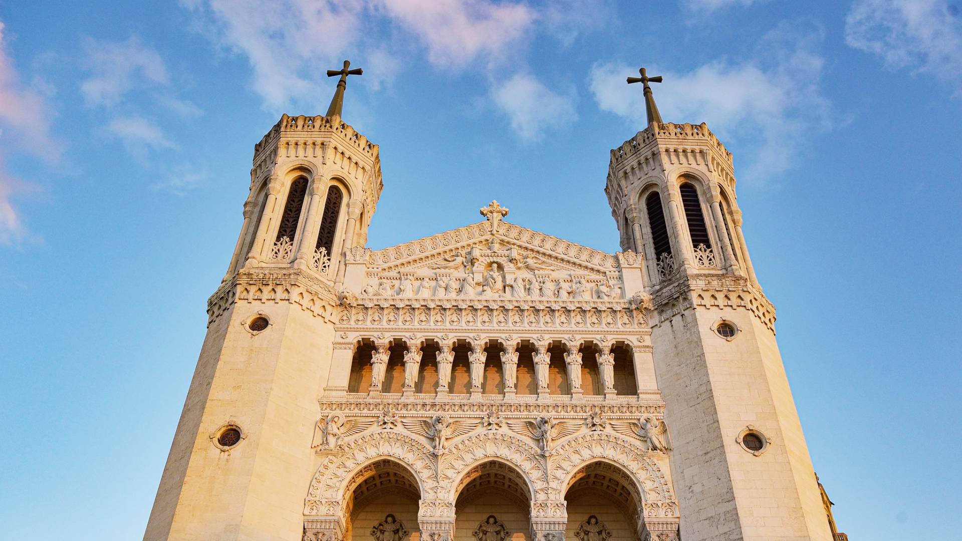 Fachada de la Basílica de Notre-Dame de Fourvière.