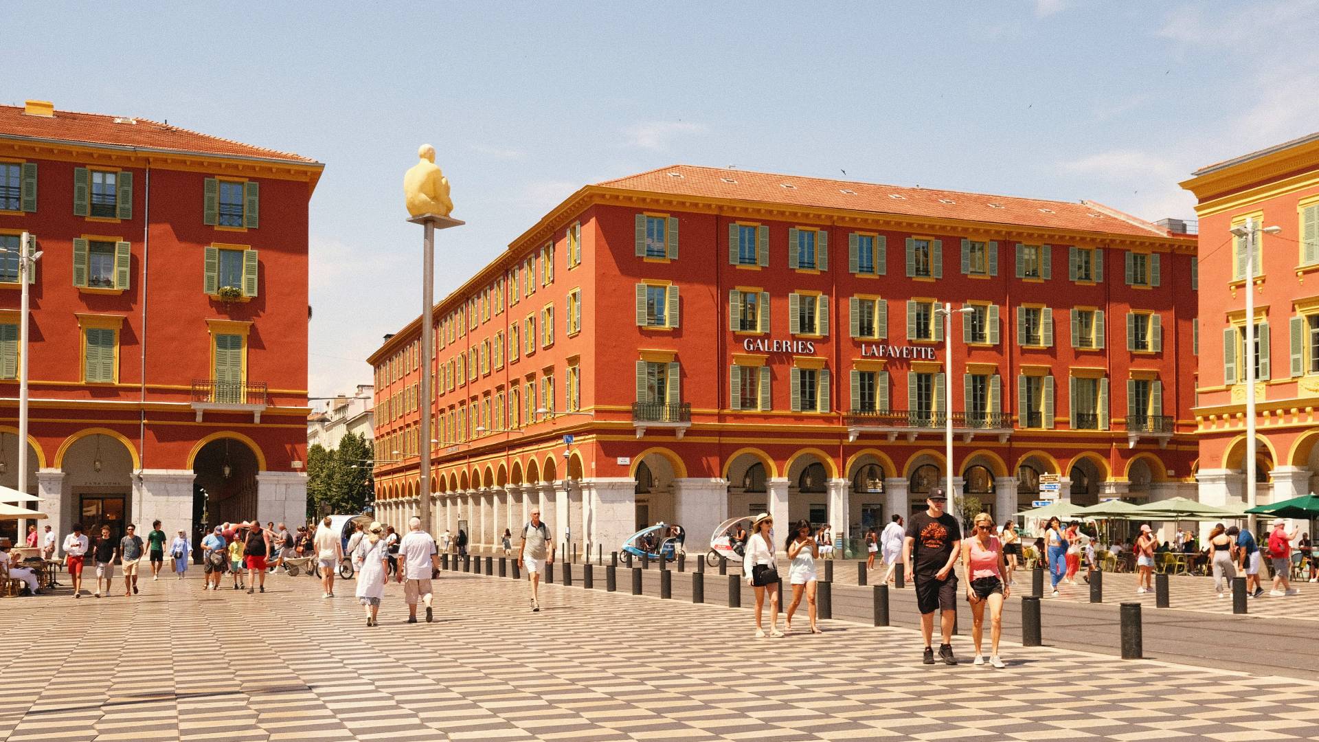 La Place Masséna y su reconocible suelo.