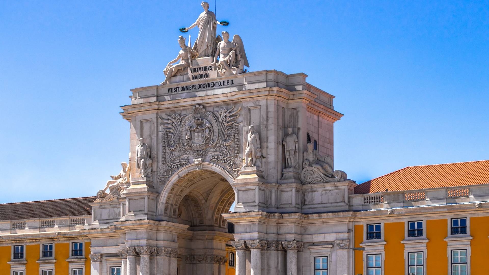 Construcciones de la famosa Plaza del Comercio.