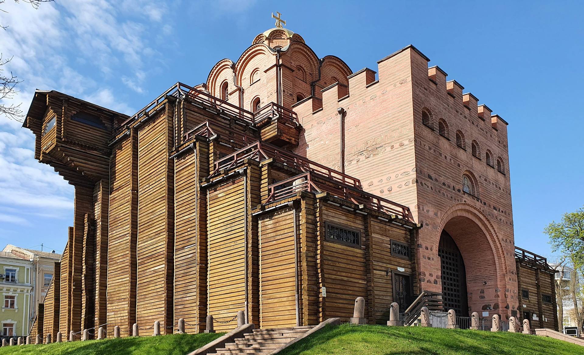 La imponente Puerta Dorada de Kiev.