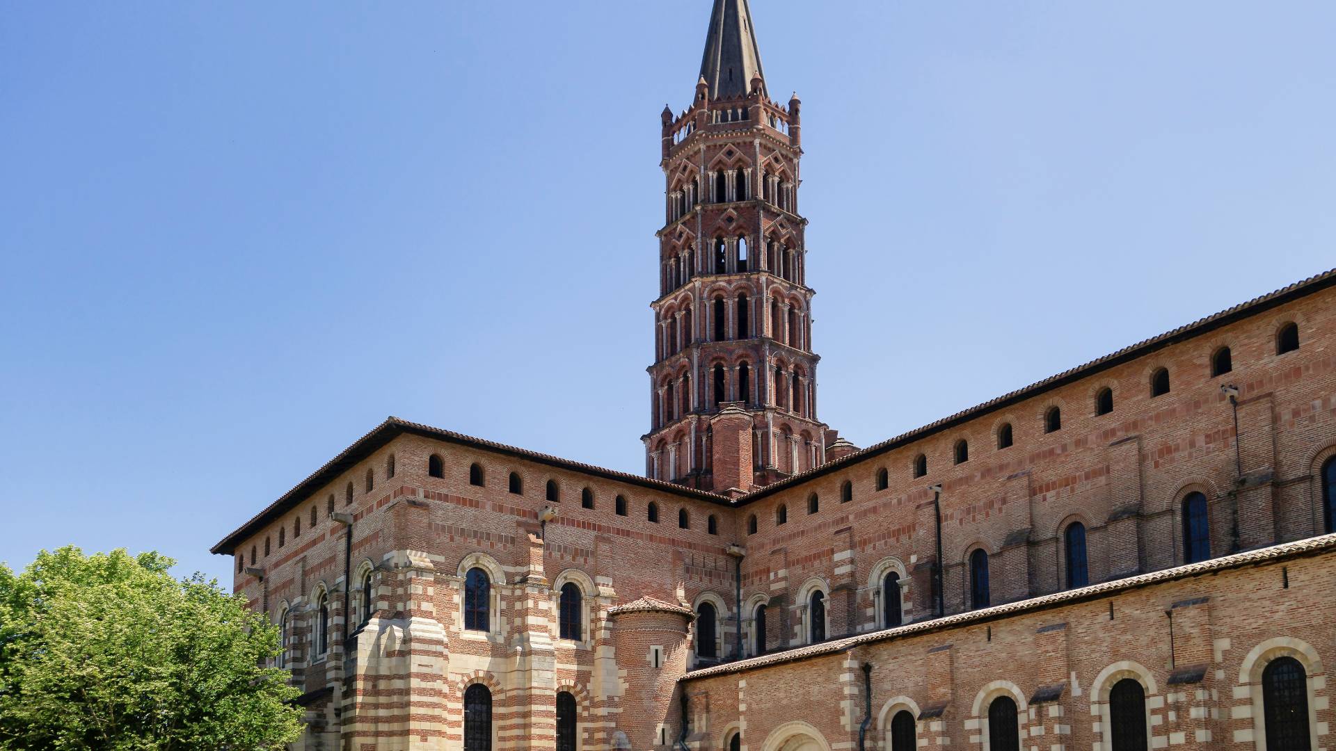 Exterior de la Basílica de San Sernín.