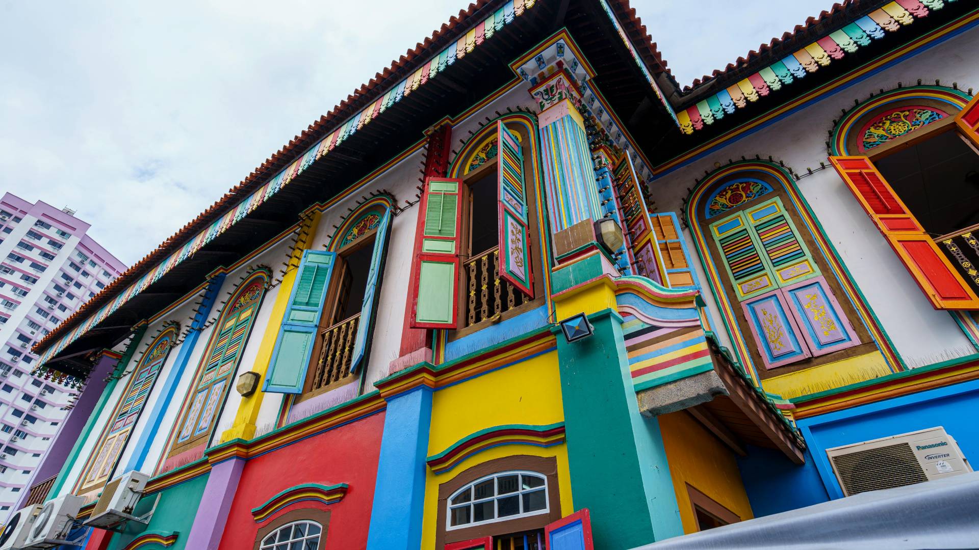 La colorida casa Tang Teng Niah.