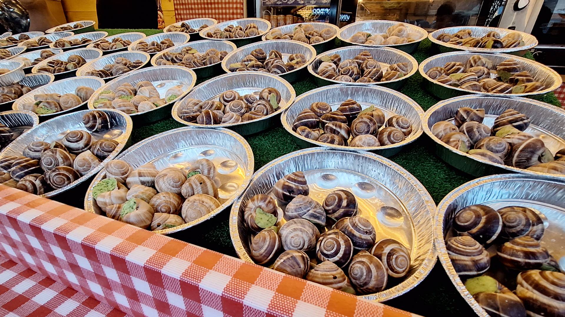 Escargots en un mercado de París.