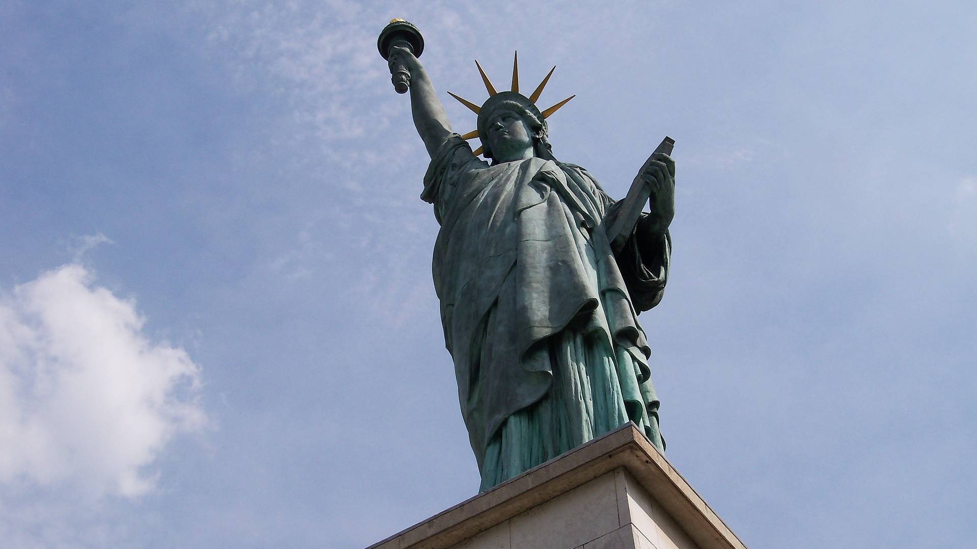 Estatua de la Libertad en París.