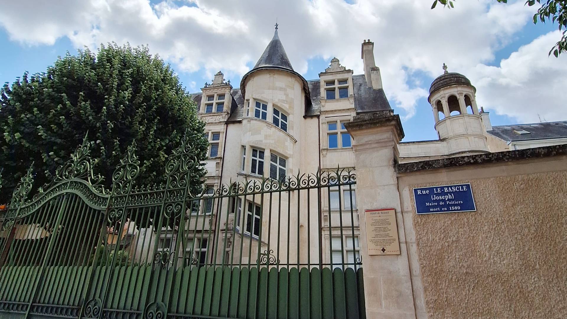 Exterior del Hôtel Jean Beaucé.