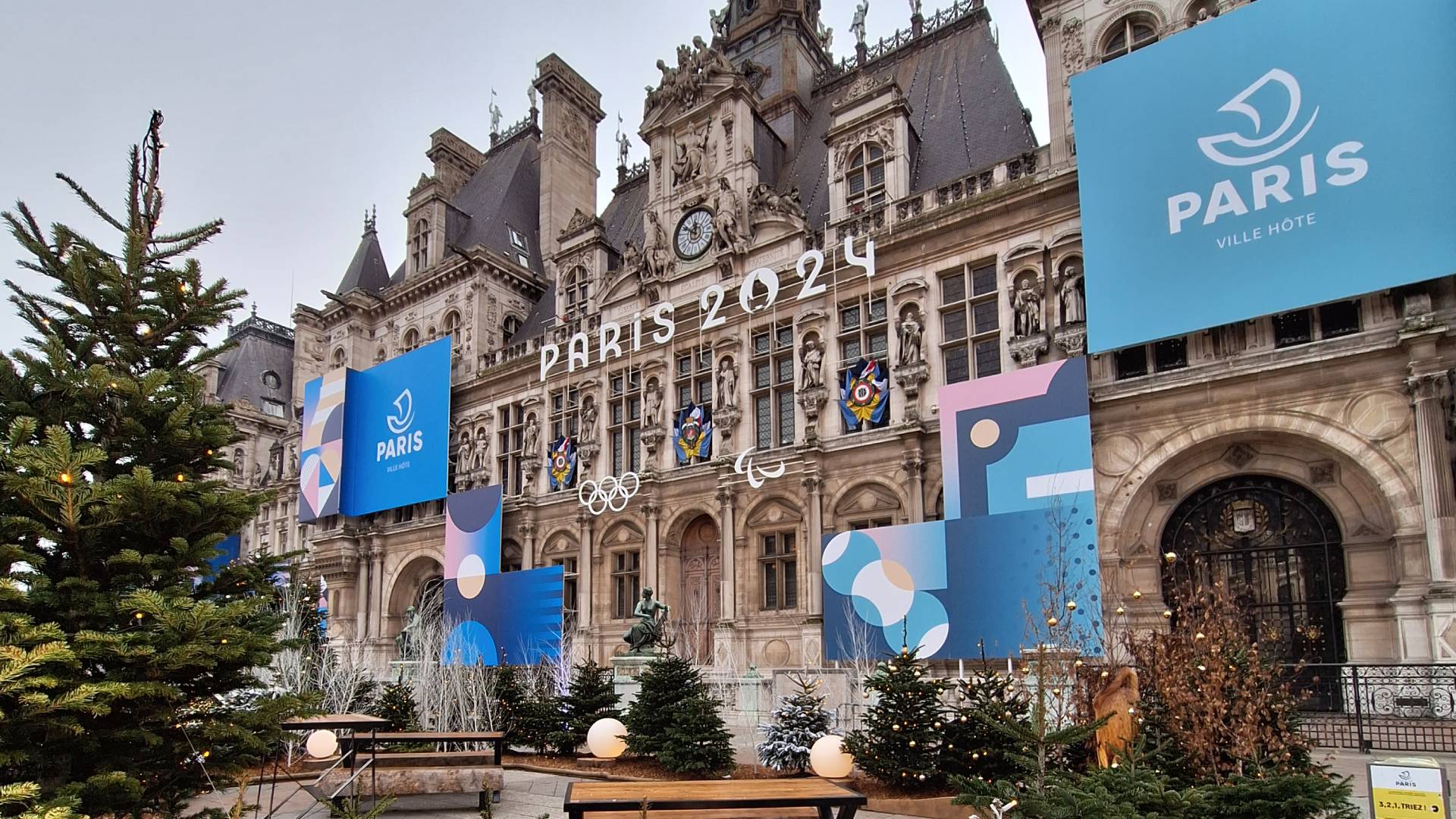 El Hôtel de Ville de París listo para las Olimpiadas.