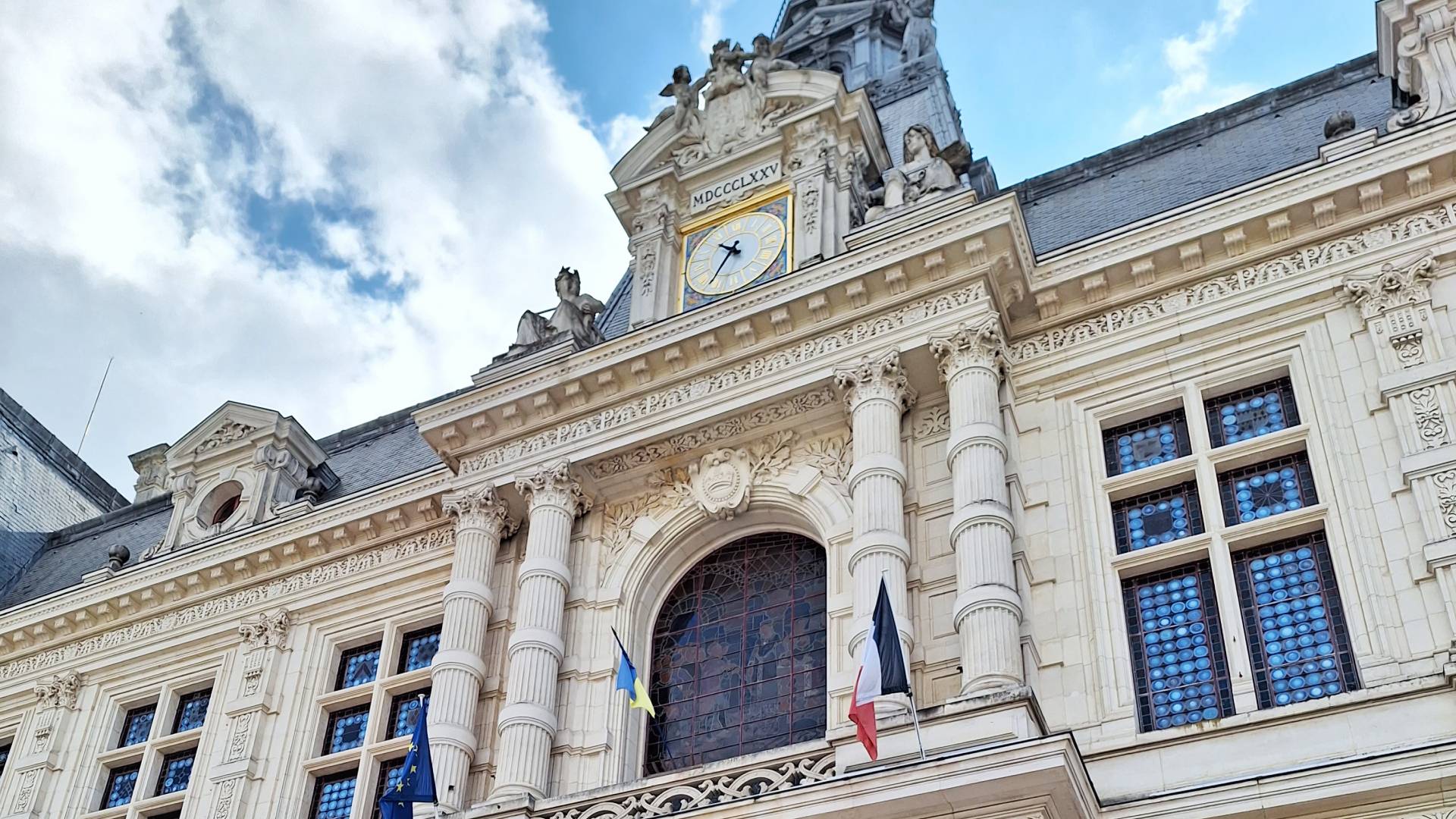 Hôtel de Ville, en la Place du Maréchal-Leclerc.