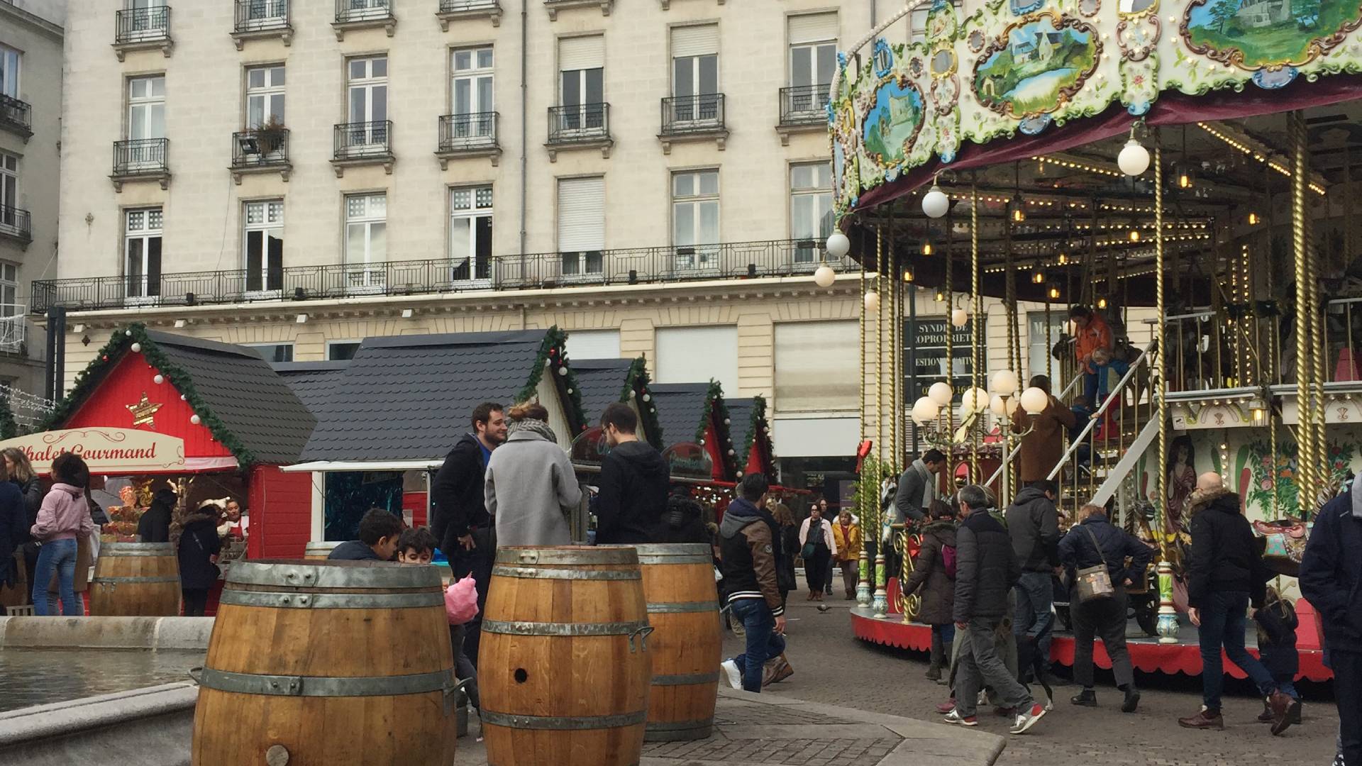 Mercado navideño en la Place Royale de Nantes.