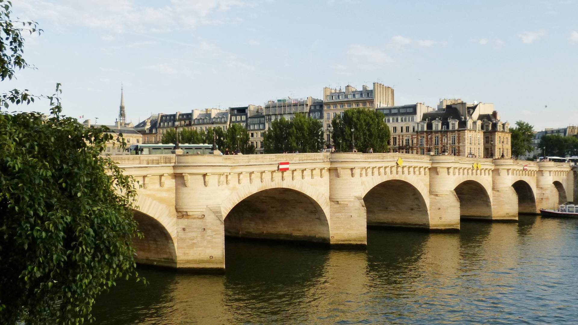 El precioso Pont Neuf sobre el río Sena.