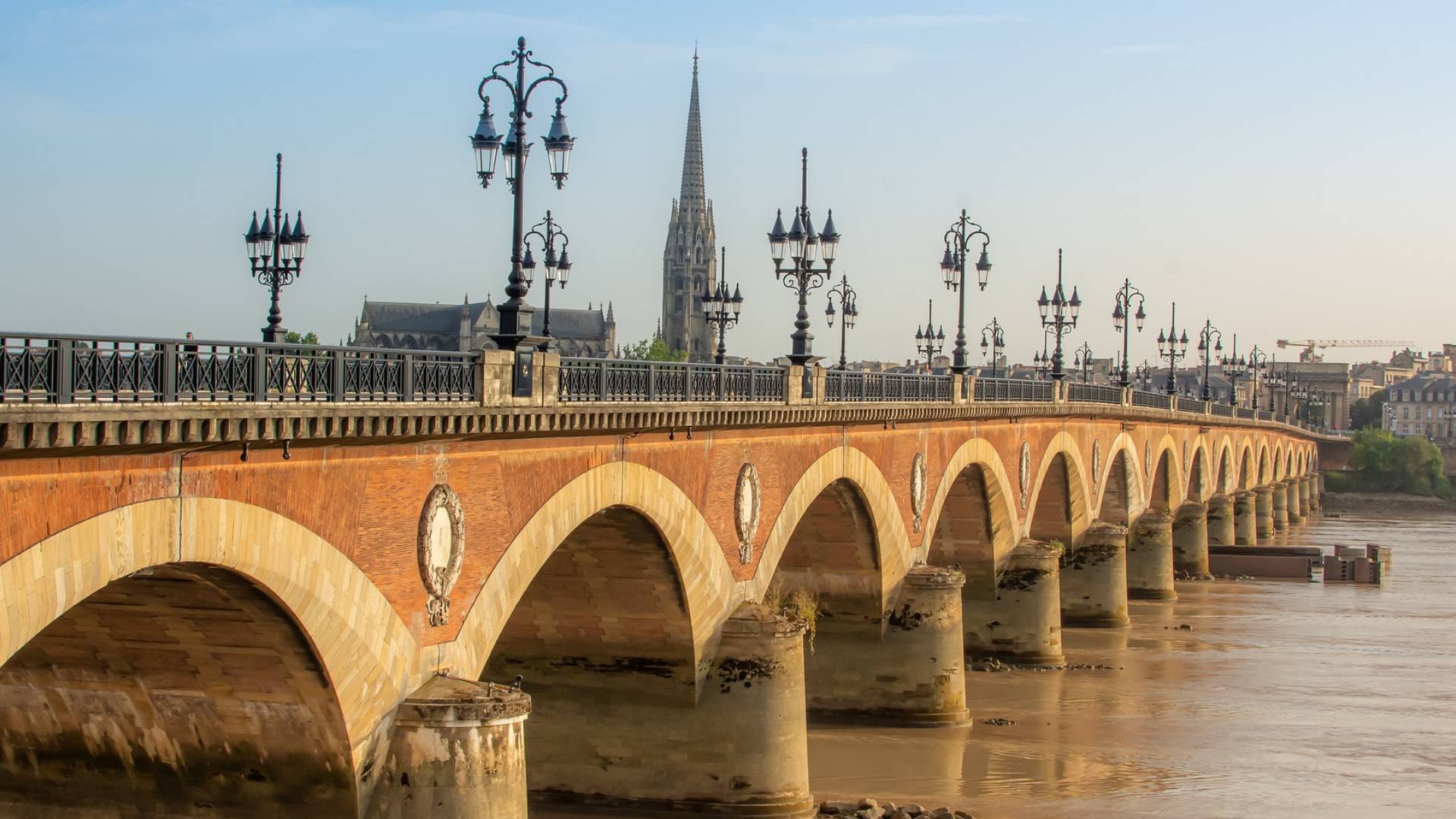 El famoso Pont de Pierre.