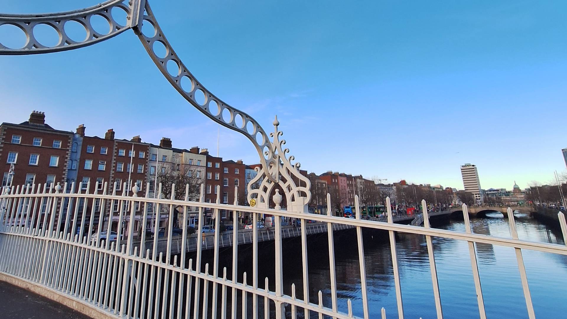 Puente del Medio Penique sobre el río Liffey.