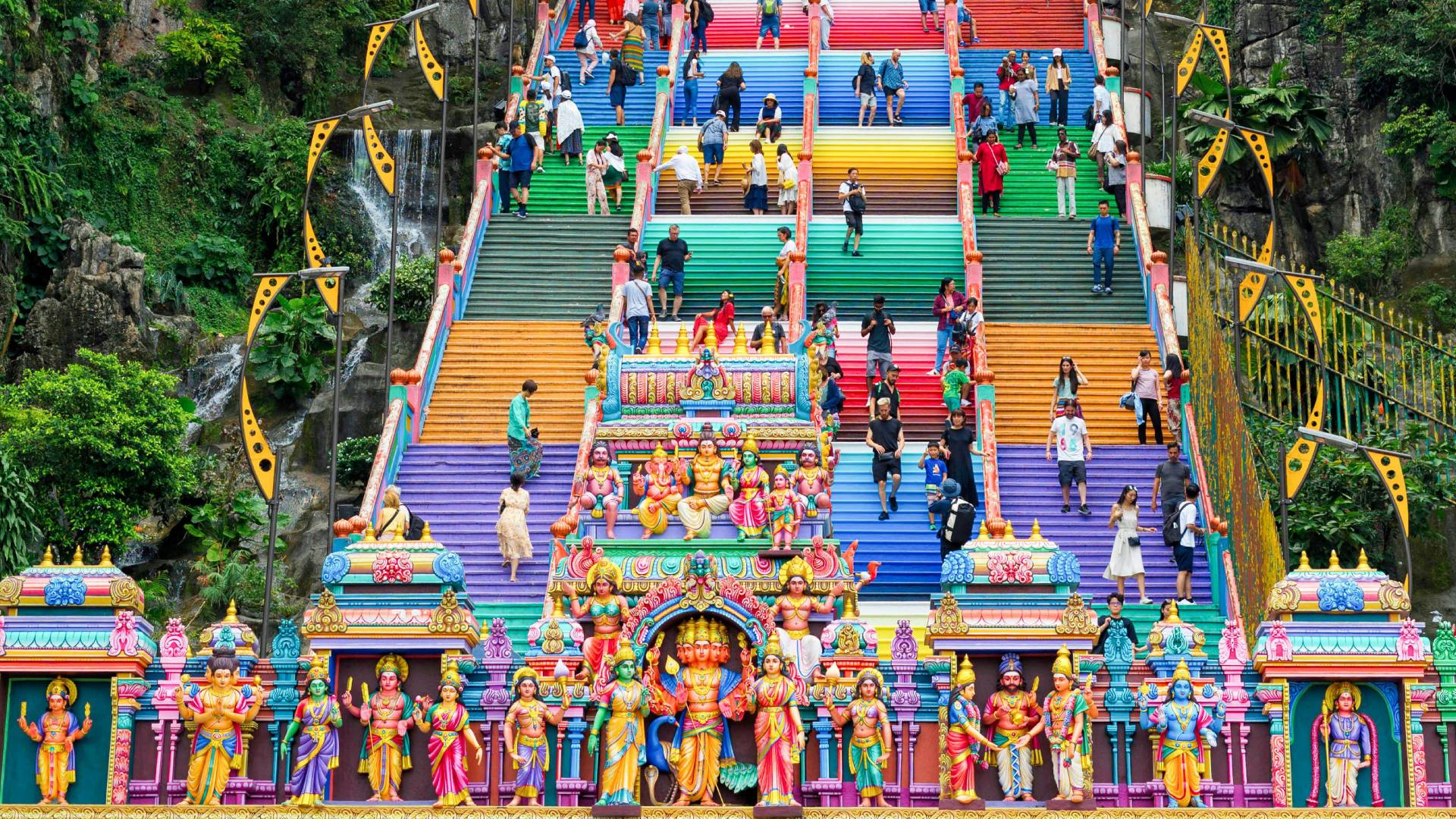 Los coloridos escalones de las Batu Caves.