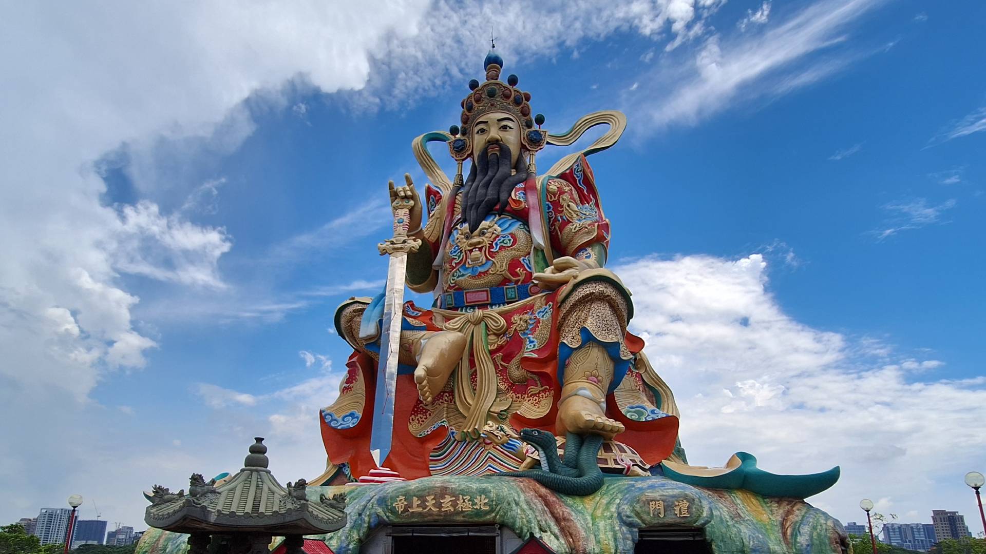 Zuoying Yuandi Temple en el Lotus Pond.