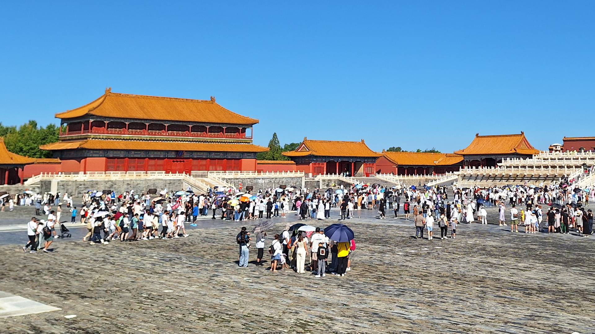 Grupos de tours guiados en la Ciudad Prohibida.