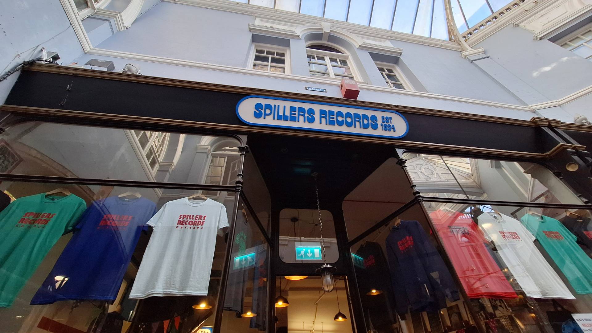 Entrada a Spiller Records.