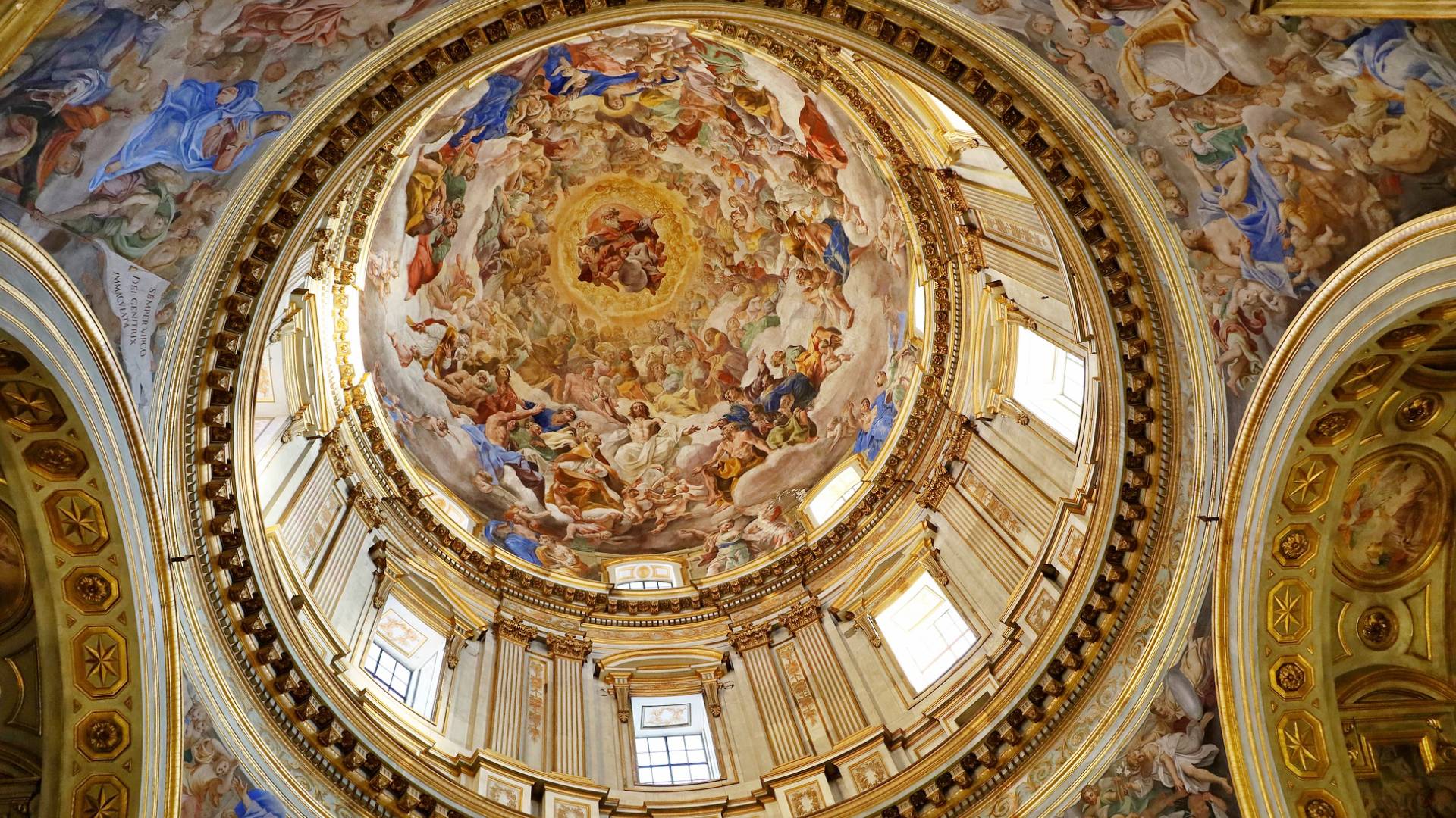 Interior del Duomo de Nápoles.