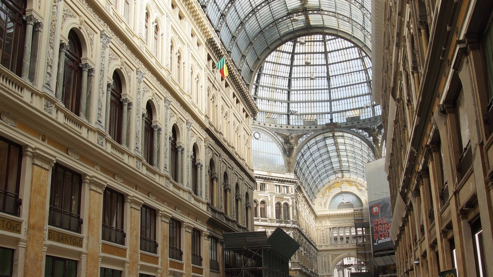 Interior de la Galleria Umberto I.