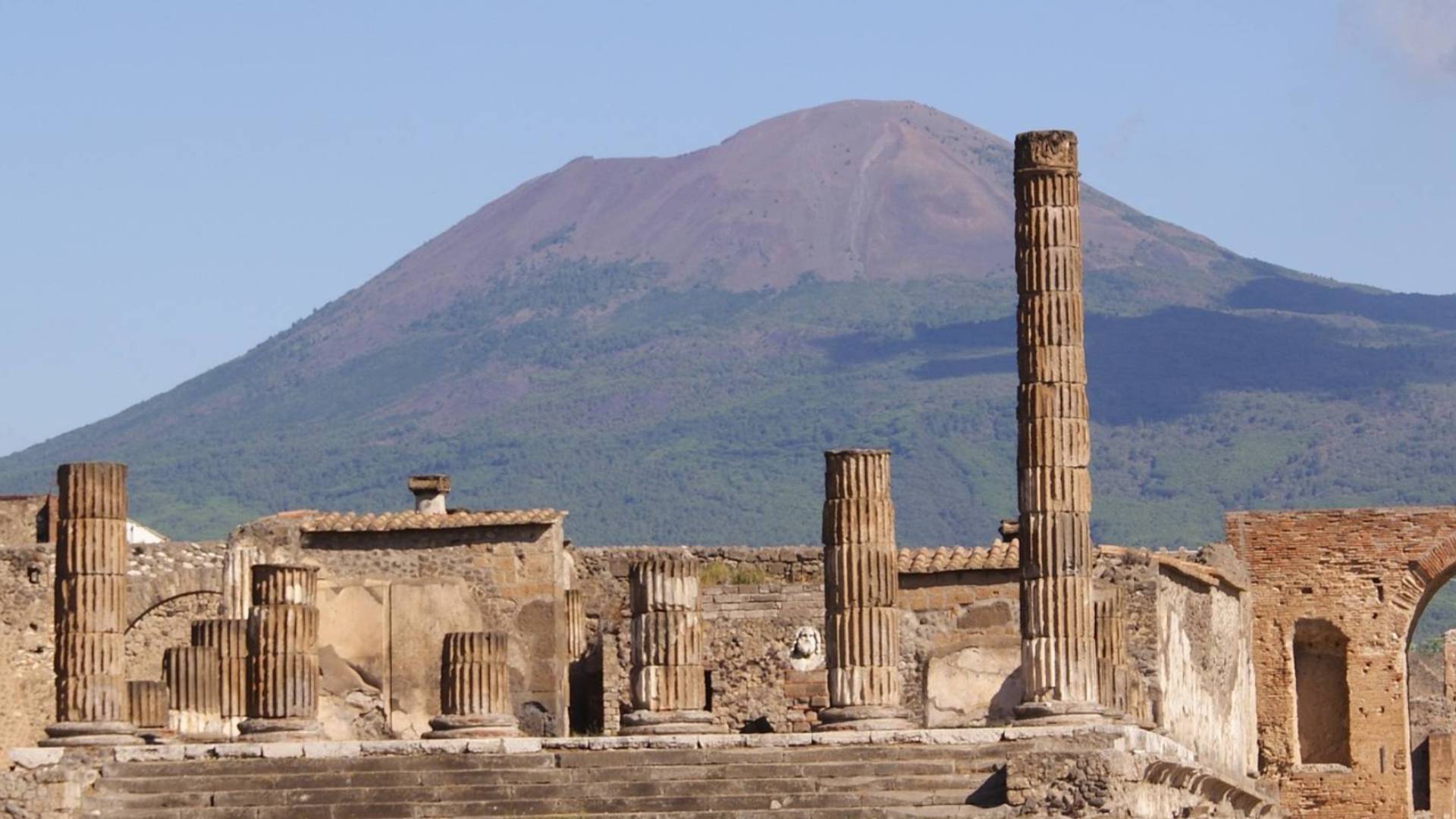 Pompeya con el Vesubio de fondo.