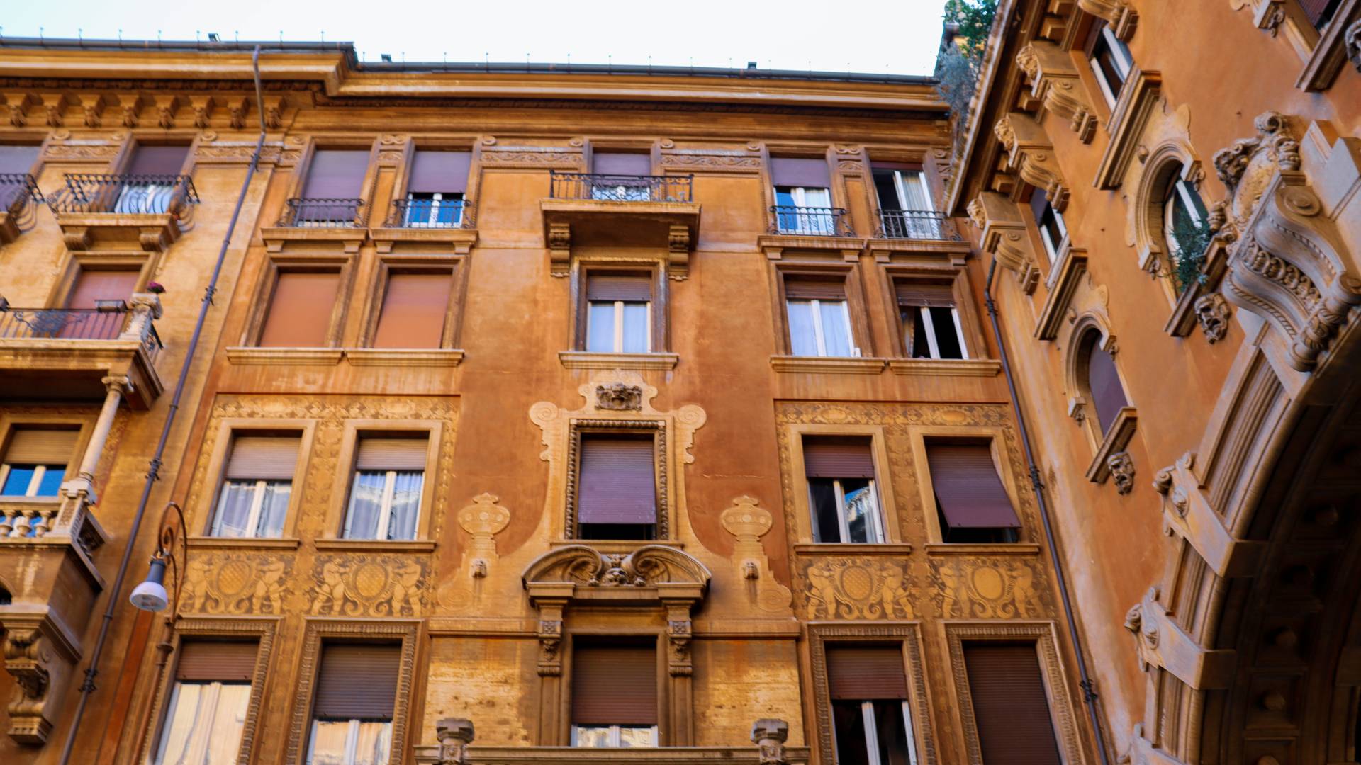 Fachada de un edificio en el Quartiere Coppedè.