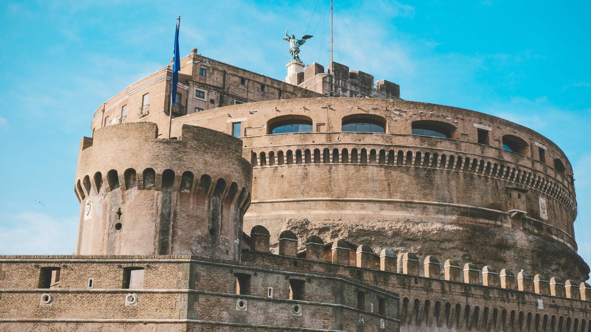 El imponente Castillo de Sant'Angelo.