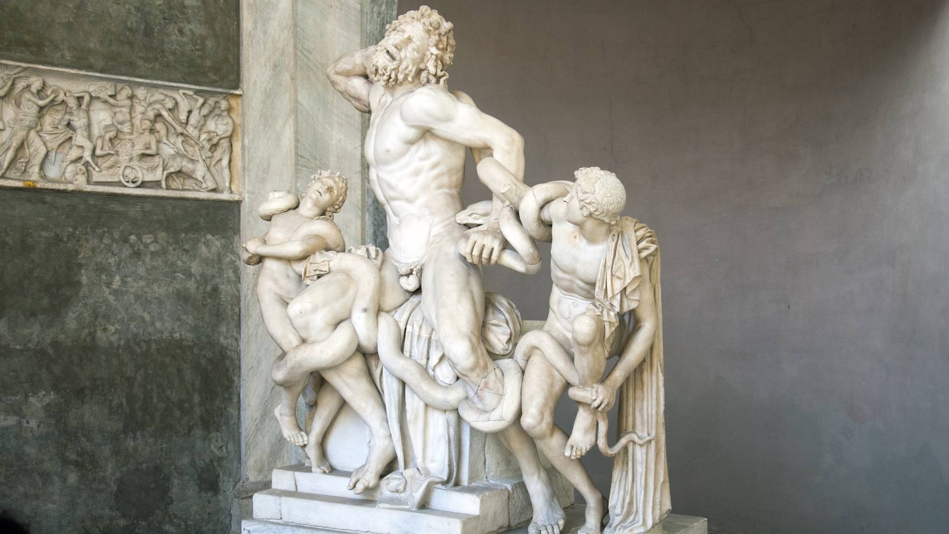 Famosa escultura de Laocoonte y sus hijos en los Museos Vaticanos.