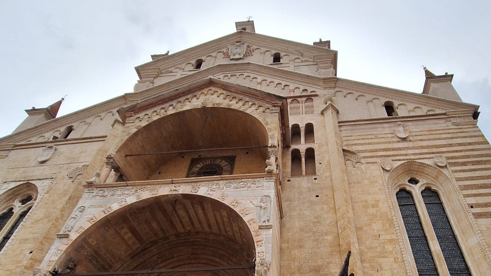 Fachada del Duomo de Verona.