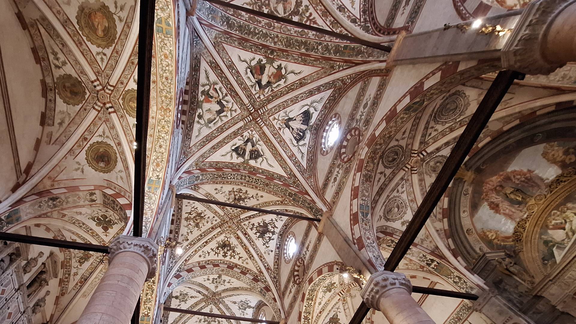 Interior de la Iglesia de Santa Anastasia.