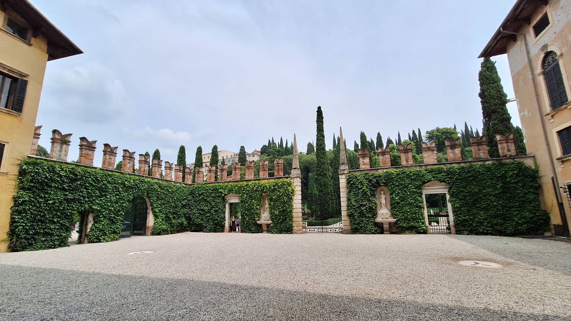 Entrada a los jardines Giusti.