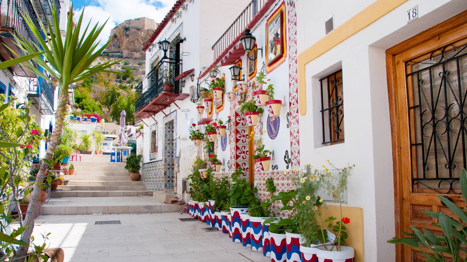 Las pintorescas calles del Barrio de Santa Cruz.