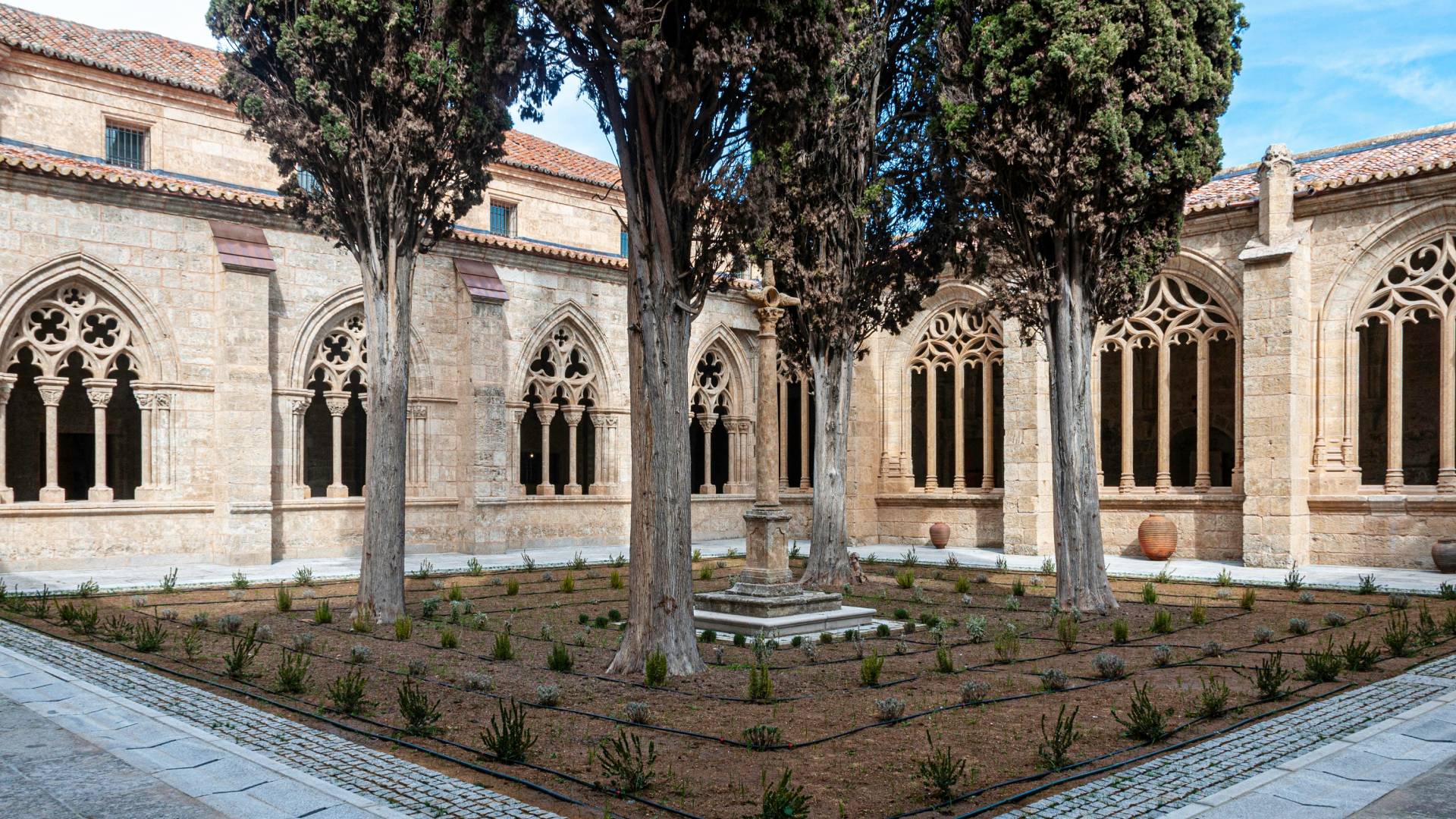 Claustro de la catedral de Santa María.