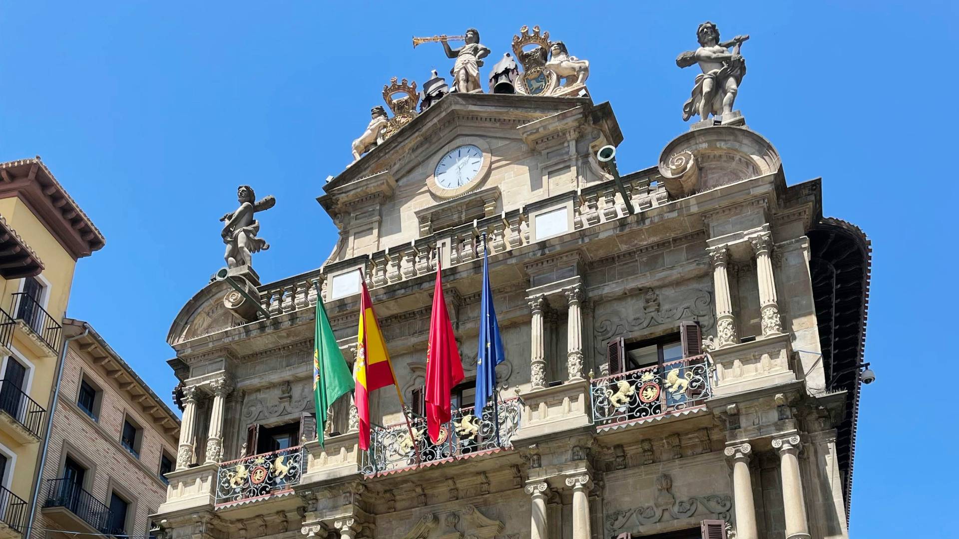 Fachada del Ayuntamiento de Pamplona.