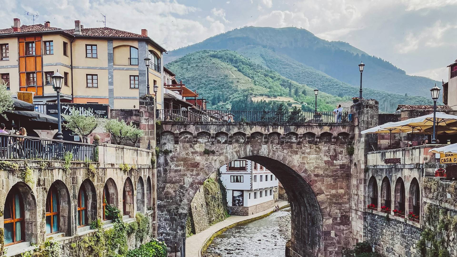 Puente de la Cárcel en Potes.