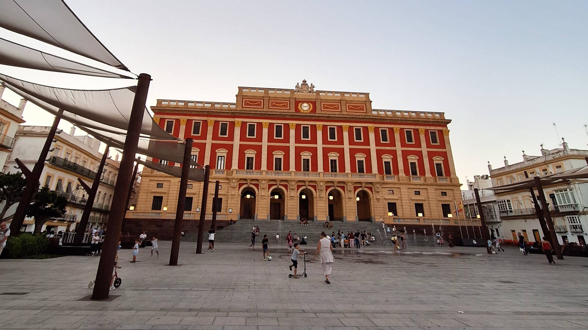 El colorido Ayuntamiento de San Fernando.