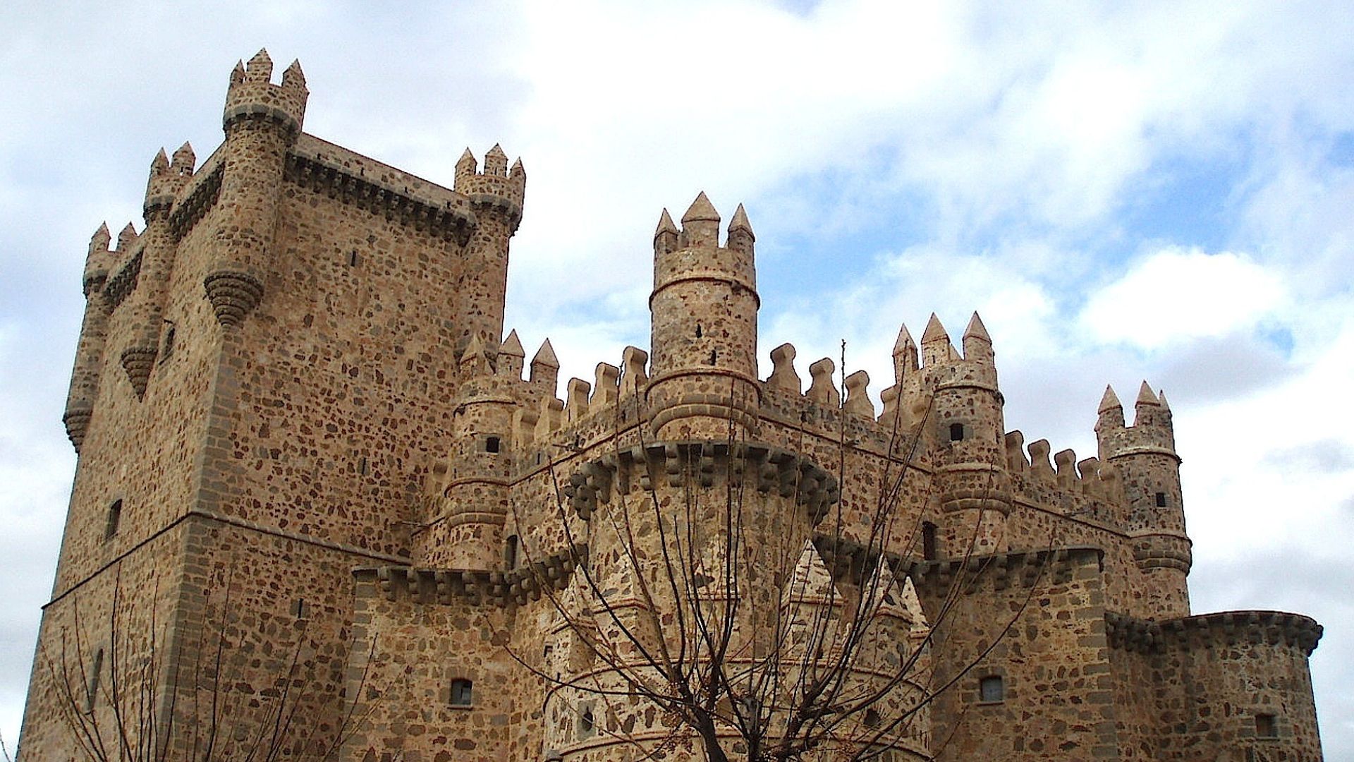 El imponente Castillo de Guadamur.