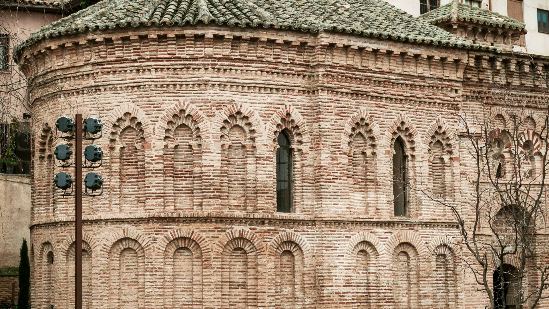 Exterior de la Mezquita del Cristo de la Luz.