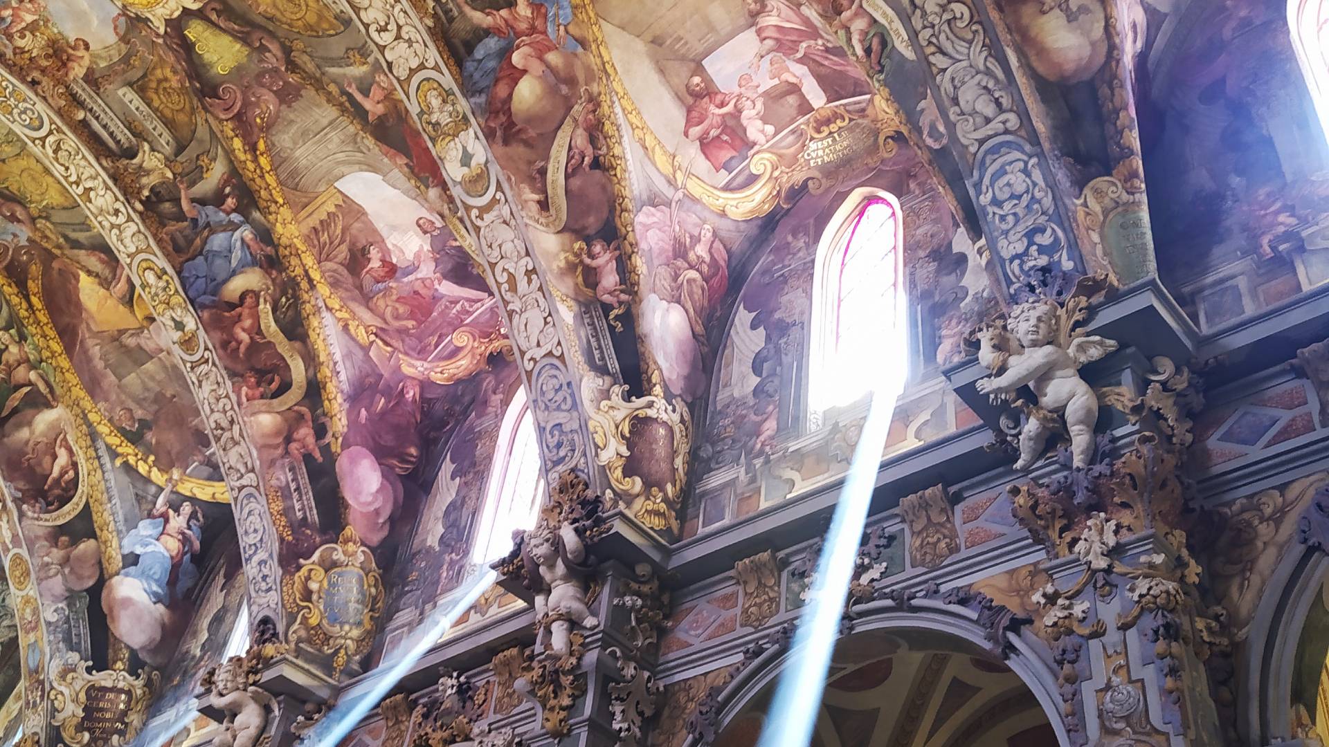 Interior de la Iglesia de San Nicolás de Bari y San Pedro Mártir.