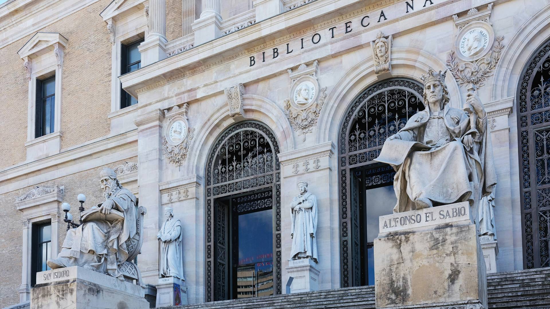 Fachada de la Biblioteca Nacional.