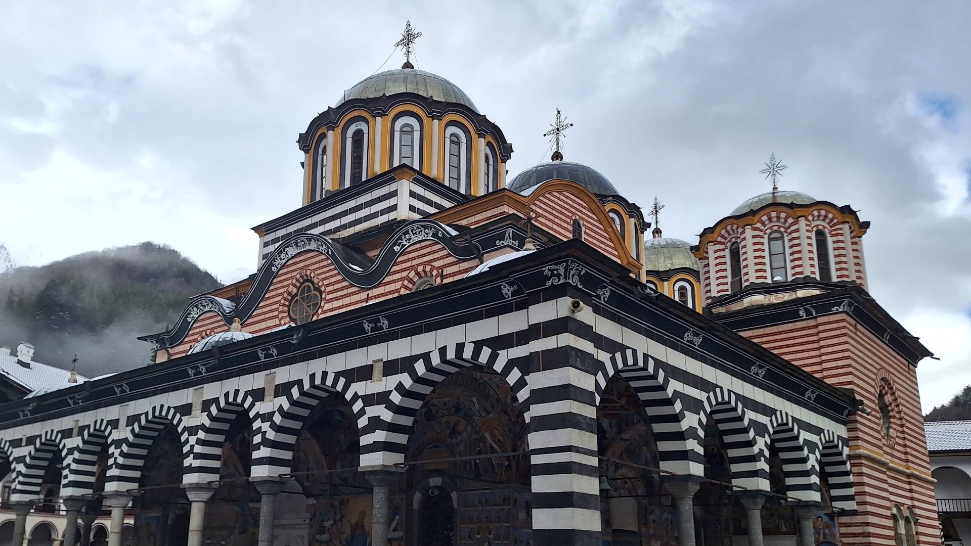 La preciosa iglesia del monasterio.