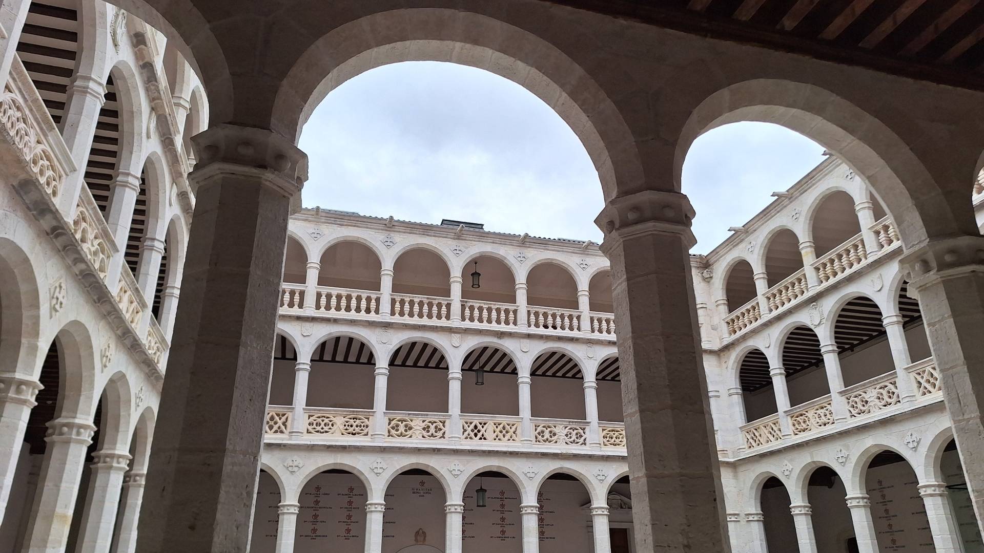 Patio interior del Palacio de Santa Cruz.
